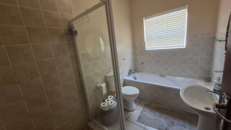 3 Bedroom Property for Sale in Safari Gardens North West